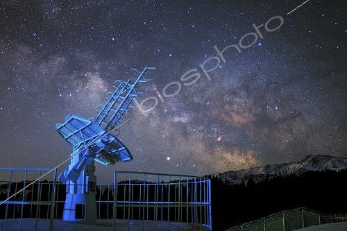Biosphoto | 2482881 | A radio telescope is working under the Milky Way galaxy at Nanshan observatory near Urumchi, Xinjiang, China. Mars is visible near the center of galaxy. | &copy; Jeff Dai / Stocktrek Images / Biosphoto