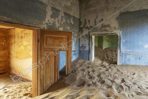 Biosphoto | 2606926 | At Kolmanskop, the abandoned ghost town of the diamond days of the early 1900 and of German origin. Inside the restricted Diamond Area east of the coastal town of Lüderitz. Namib Desert, Namibia. | &copy; Thomas Dressler / Biosphoto