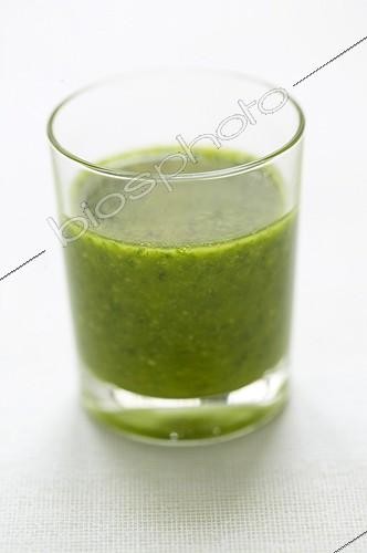 Biosphoto | 162597 | Basil purée  France  | &copy; Sophie Boussahba / Biosphoto