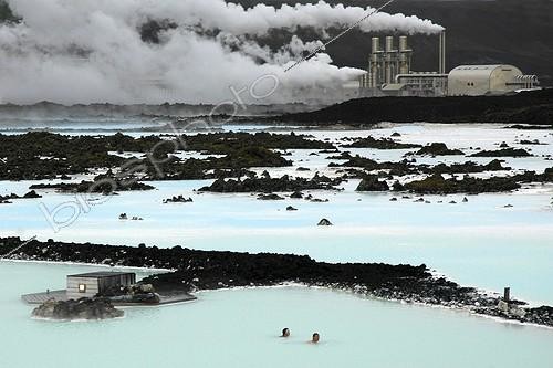 Biosphoto | 1470245 | Bath in the warm waters of Blue Lagoon Iceland  ; The discharge of hot water from power plant are used for spa, a place is very popular in Iceland near Reykjavik. | &copy; Thierry Vezon / Biosphoto