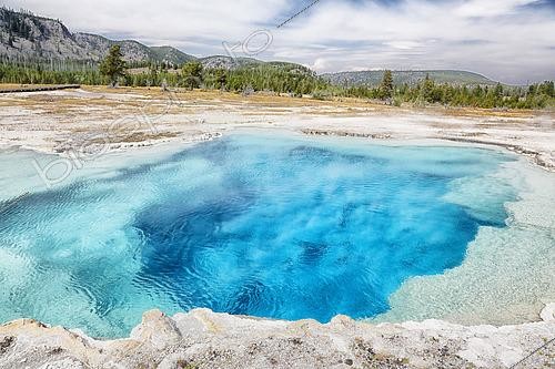 Biosphoto | 2618356 | Biscuit Basin, Sapphire Pool, Parc de Yellowstone, Wyoming, USA. | &copy; Christophe  Lehénaff / Biosphoto