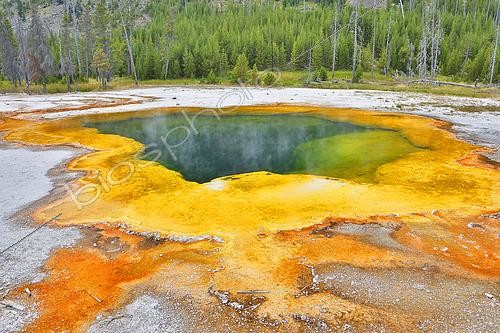 Biosphoto | 2618350 | Black Sand Basin, Emerald pool, Parc de Yellowstone, Wyoming, USA. | &copy; Christophe  Lehénaff / Biosphoto