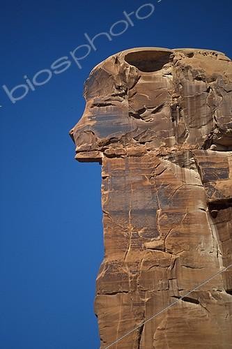 Biosphoto | 94406 | Block of stone in the shape of head of Egyptian god Utah   | &copy; Alain Mafart-Renodier / Biosphoto