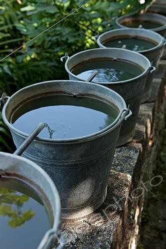 Biosphoto | 891717 | Chain buckets filled with water in the Garden of Paradise Tarn  | &copy; Philippe Giraud / Biosphoto