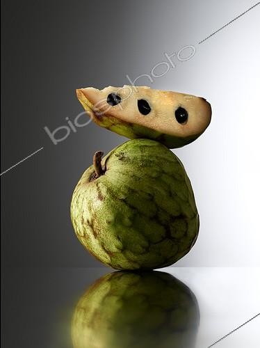 Biosphoto | 1611097 | Cherimoya or Annone or in the studio | &copy; Philippe-Alexandre Chevallier / Biosphoto