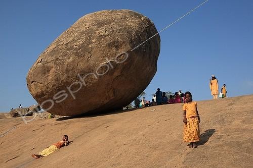 Biosphoto | 1136469 | Children playing slide in Mamallapuram India ; This rock is called the ball of butter of Krishna Mamallapuram | &copy; Antoine Boureau / Biosphoto