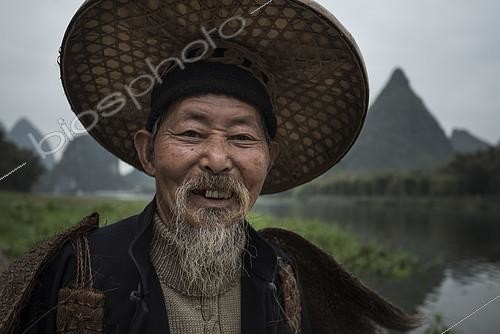 Biosphoto | 2078527 | Cormorant fishing on the Li River, Guangxi, China | &copy; Alexandre Sattler / Biosphoto