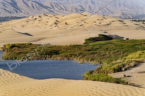 Biosphoto | 2628068 | Desert of Ica in Peru, sand dunes and lagoon, Parón lagoon.South America. | &copy; Jose Enrique Molina / Biosphoto