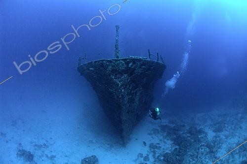 Biosphoto | 491568 | Dishwasher and wreckage of Kuba Giri Gulhi | &copy; Jean Cassou / Biosphoto