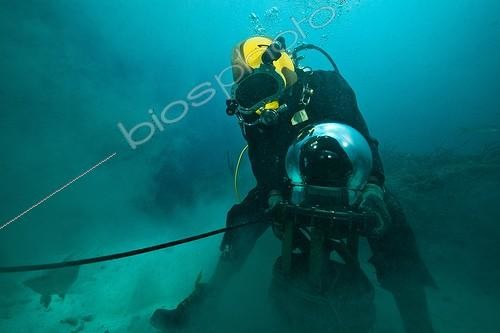 Biosphoto | 1934235 | Diver cleaning an anode  - Aquarius Reef Base Florida ; umbilical diver moving a NASA prototype camera | &copy; Christoph Gerigk / Biosphoto