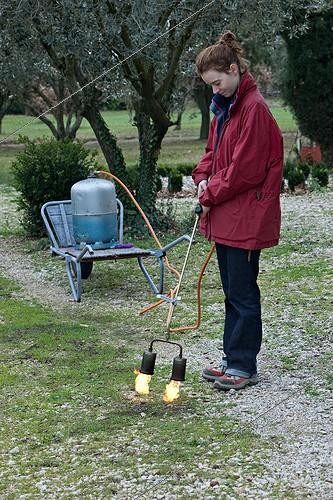 Biosphoto | 1095612 | Flame weeding in a garden in winter | &copy; Philippe Giraud / Biosphoto