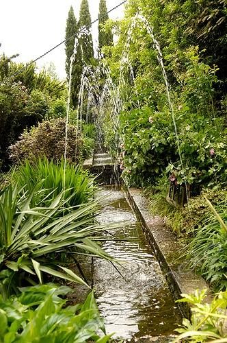 Biosphoto | 475894 | Garden with water games | &copy; Claude Thouvenin / Biosphoto