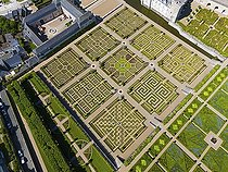 Biosphoto | 2594012 | Geometric gardens with manicured paths, symmetrically arranged as part of a castle complex, aerial view, Villandry Castle, Renaissance, Tours, Loire Valley, Centre-Val de Loire, France, Europe | &copy; Frauke Scholz / imageBROKER / Biosphoto