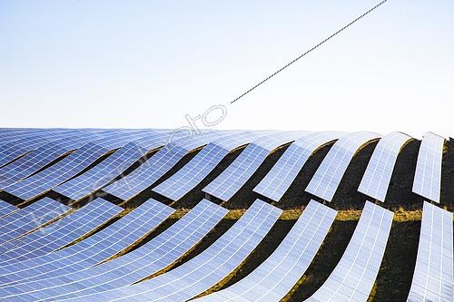 Biosphoto | 2490391 | Grosse installation photovoltaïque en milieu naturel au-dessus des Mées, Plateau de Valensole, Alpes de Haute Provence, France | &copy; David Tatin / Biosphoto