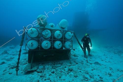 Biosphoto | 1934230 | Insspection high pressure air - Aquarius Reef Base Florida ; umbilical diver inspecting the high pressure air reserve | &copy; Christoph Gerigk / Biosphoto