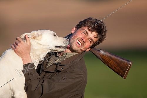Biosphoto | 1419282 | Instant of complicity between a hunter and his labrador | &copy; Dominique Gest / Biosphoto