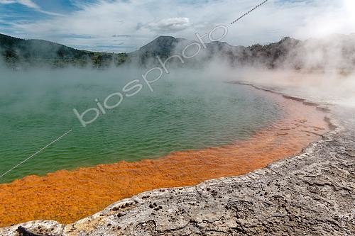 Biosphoto | 2579886 | Lac géothermal, parc géothermal Waiotapu, Ile du Nord, Nouvelle-Zélande | &copy; Bruno Guénard / Biosphoto