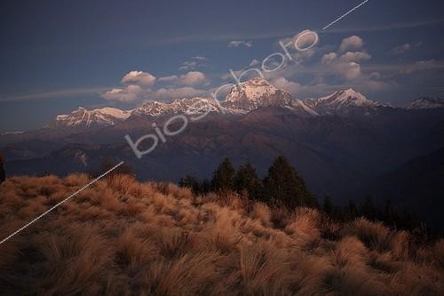 Biosphoto | 1075814 | Landscape of mountains at dusk Nepal Himalayas | &copy; Antoine Boureau / Biosphoto