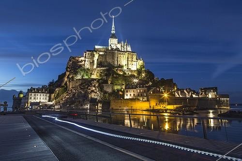 Biosphoto | 2037037 | Large tide at Mont Saint-Michel at night - France | &copy; Vincent M. / Biosphoto