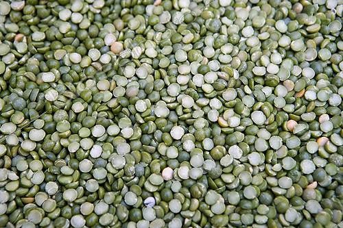 Biosphoto | 181867 | Loose Broken peas at market Provence France | &copy; John S. Sutton / Green Eye / Biosphoto