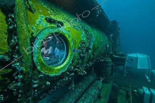 Biosphoto | 1934220 | Lunchtime - Aquarius Reef Base Florida ; Chris Martens (r) and Niels Lindquist, UNC Chapel Hill sitting in the galley | &copy; Christoph Gerigk / Biosphoto