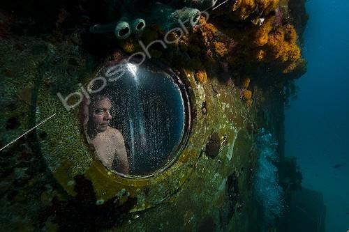 Biosphoto | 1934245 | Man taking a shower - Aquarius Reef Base Florida ; Chris Martens taking his obligatory shower in the wet porch. Aquanauts must wash off any salt water after each dive in order to keep the station free from corrosion. | &copy; Christoph Gerigk / Biosphoto