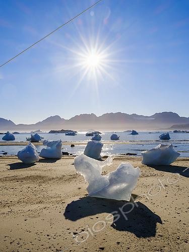 Biosphoto | 2561816 | Melting ice on shore. Landscape at the Sermilik (Sermiligaaq) icefjord in the area Ammassalik in East Greenland. North America, Greenland, Ammassalik, Danish territory, autumn | &copy; Martin Zwick / Biosphoto