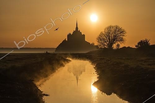 Biosphoto | 2037103 | Mont Saint Michel and reflection at sunrise - France | &copy; Vincent M. / Biosphoto
