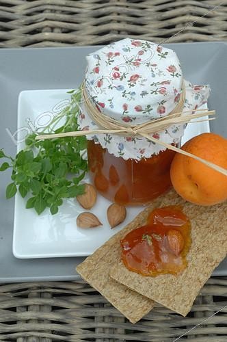 Biosphoto | 2073115 | Organic Apricots, Basil and Almond Jam | &copy; Catherine Fruhinsholz / Biosphoto