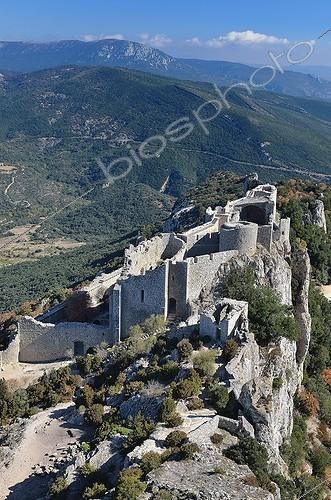 Biosphoto | 1880581 | Peyrepertuse Castle in Cathar country and scrubland France  ; Elevation: 800 m  | &copy; Georges Lopez / Biosphoto