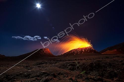Biosphoto | 2090962 | Piton de la Fournaise en activité, Éruption volcanique du 31 juillet 2015, La Réunion | &copy; Gabriel Barathieu / Biosphoto