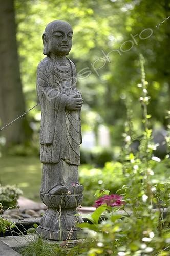 Biosphoto | 414740 | Praying statue | &copy; Visions Pictures / Biosphoto