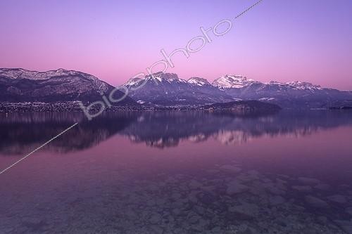Biosphoto | 2047197 | Sunset on Lake Annecy in winter - Alpes France  ; We recognize the mountains La Tournette and the Dents Lanfon. | &copy; Rémi Masson / Biosphoto
