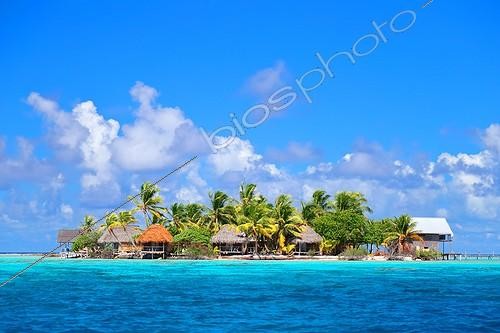 Biosphoto | 2041977 | Tetamanu isolated village on an island - Polynesia Tuamotu | &copy; Laurent Lhoté / Biosphoto