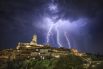 Biosphoto | 2613651 | Thunderstorm over the city of Siena, Tuscany, Italy. | &copy; Alberto Ghizzi Panizza / Biosphoto