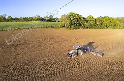 Biosphoto | 2625175 | Tractor rolling the ground, England | &copy; Frédéric Desmette / Biosphoto