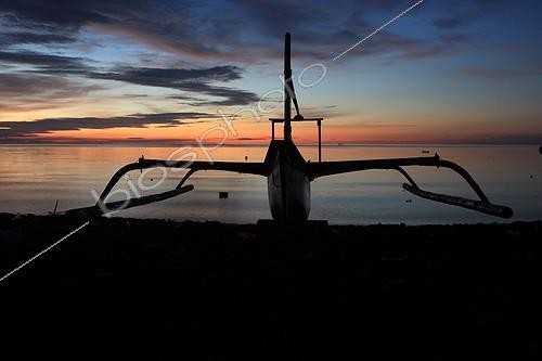 Biosphoto | 1133602 | Trimaran silhouette at sunset Bali Lovina beach | &copy; Antoine Boureau / Biosphoto
