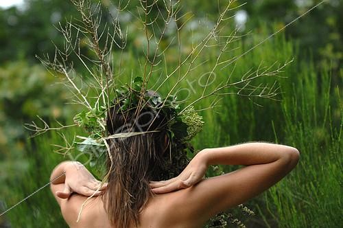Biosphoto | 2073158 | Young woman with crown flowers on her head - living in harmony with nature - reconnecting with nature | &copy; Catherine Fruhinsholz / Biosphoto